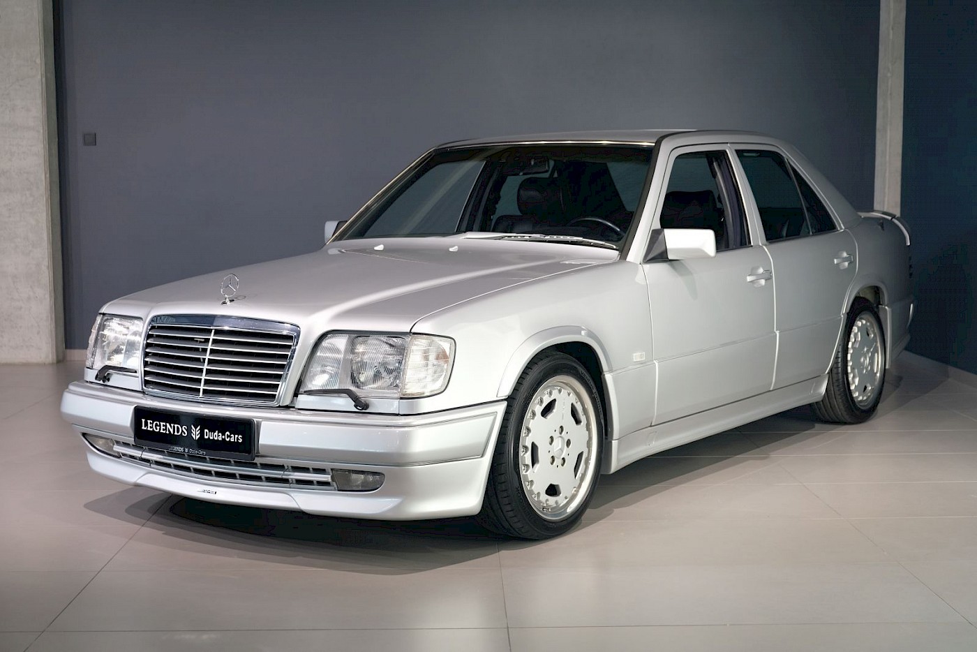 MERCEDES E 300 W124 WZÓR, LEGENDA - Samochody - Wieliczka